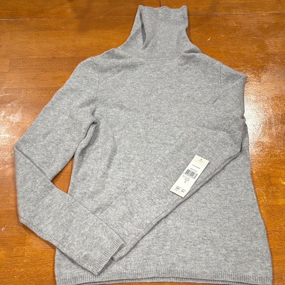 Gray turtleneck cashmere sweater